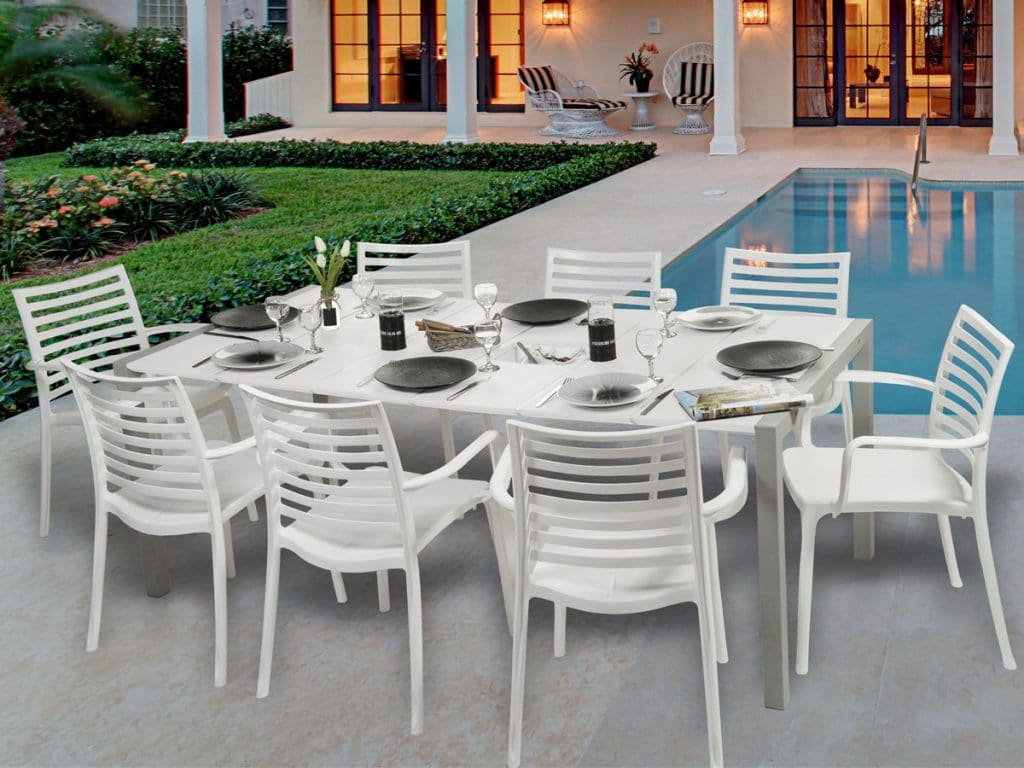 Comment nettoyer des chaises de jardin en plastique blanc ? Olive Press