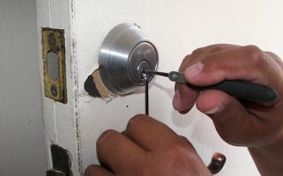 Comment réagir en cas de porte bloquée ?