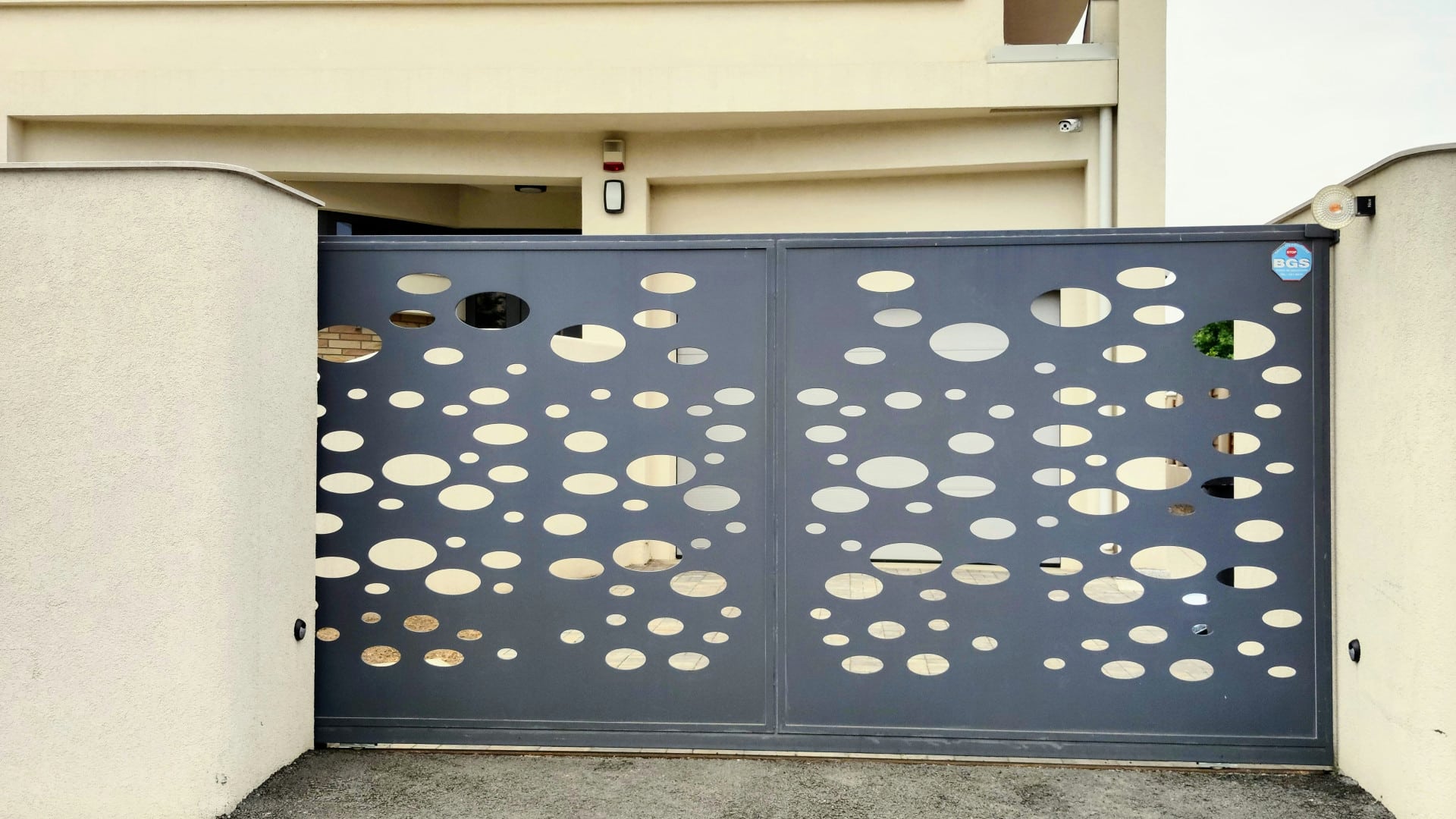 Découvrez les 4 avantages d'une porte de garage coulissante